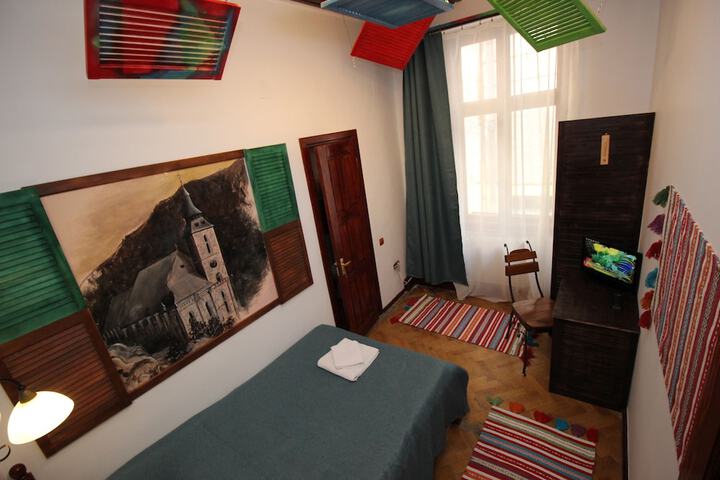 Room 16 of 42