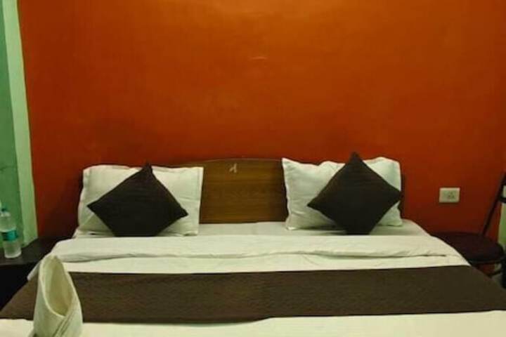 Room 6 of 18