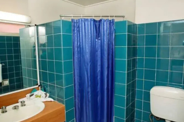 Room 4 of 27
