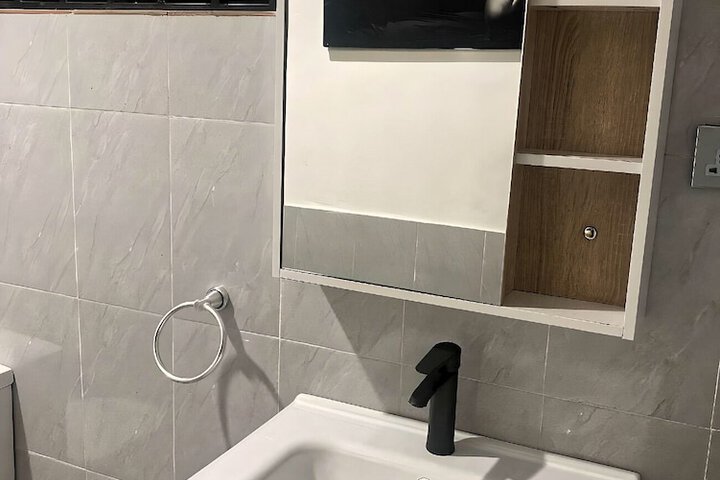 Room 25 of 38