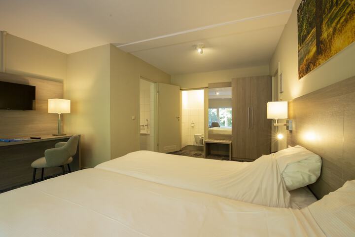Room 6 of 34