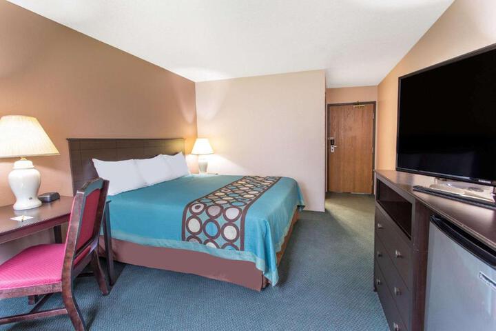 1 King Bed (9 of 11)