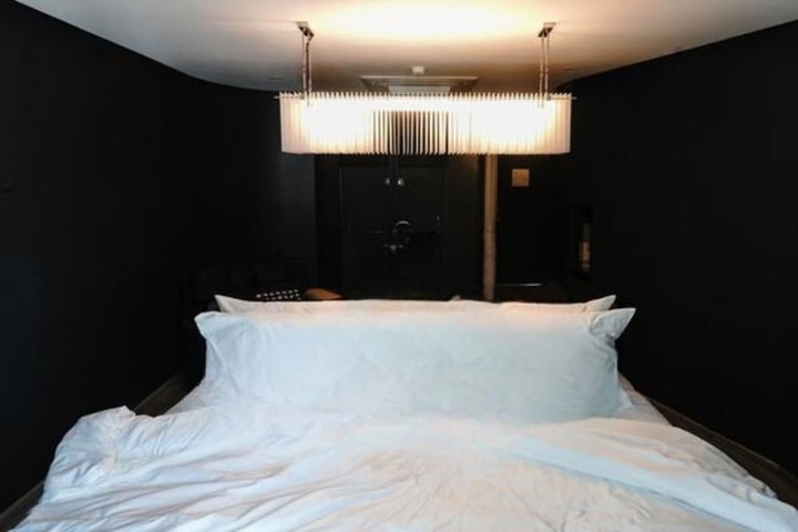 Room 33 of 54
