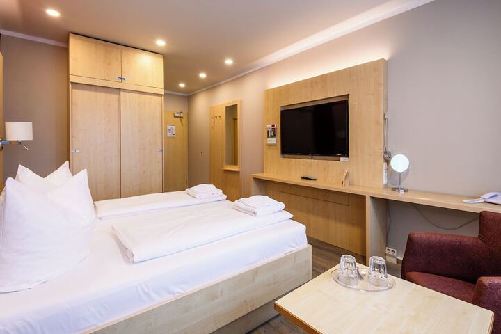 Room 9 of 30