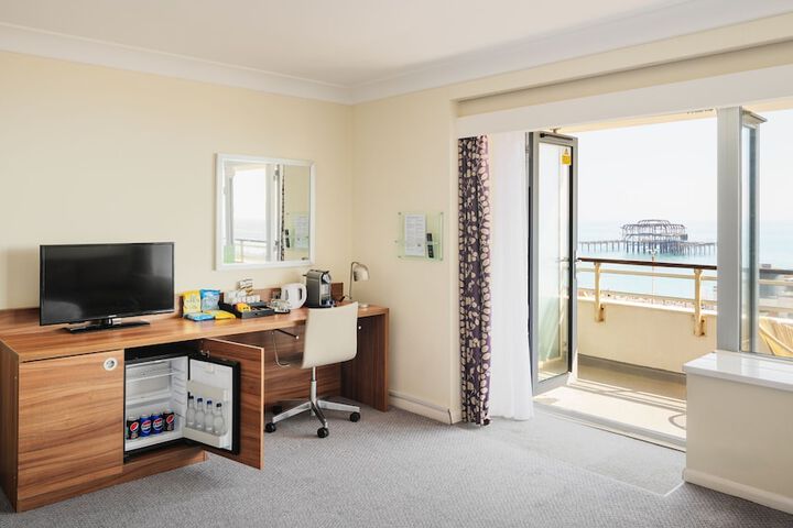 Room 16 of 137