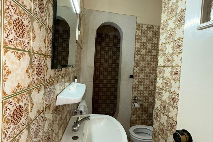 Room 42 of 61