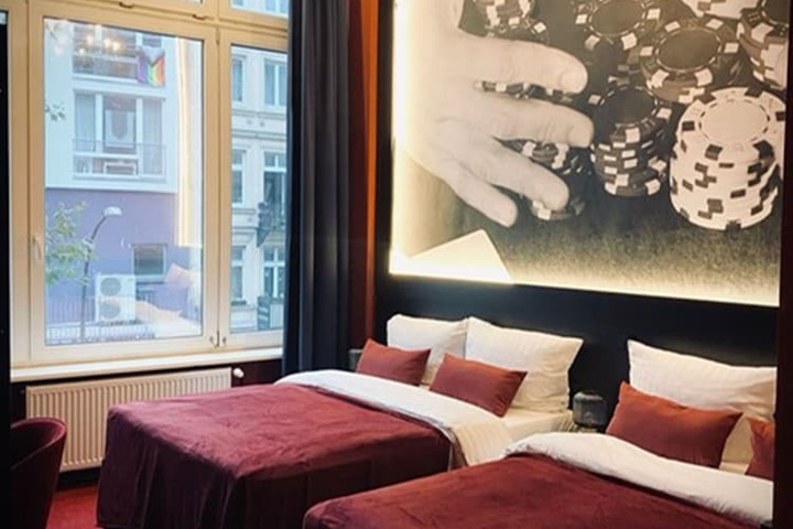 Room 34 of 100