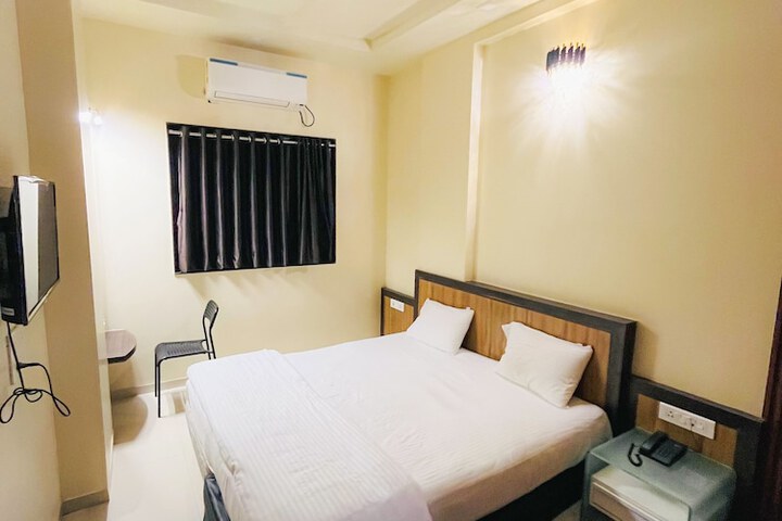 Room 9 of 26