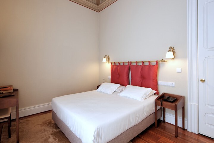 Room 14 of 80