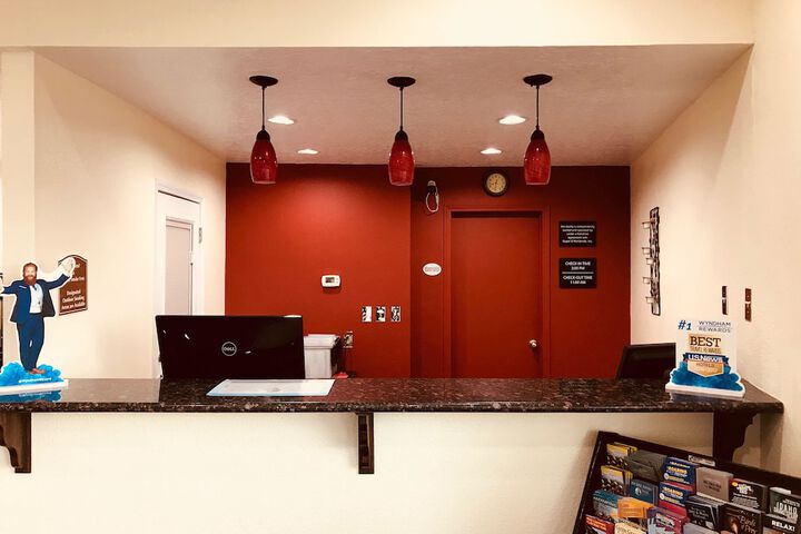 Check-in/check-out kiosk