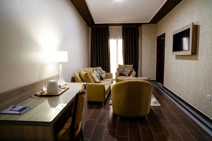 Room 11 of 21