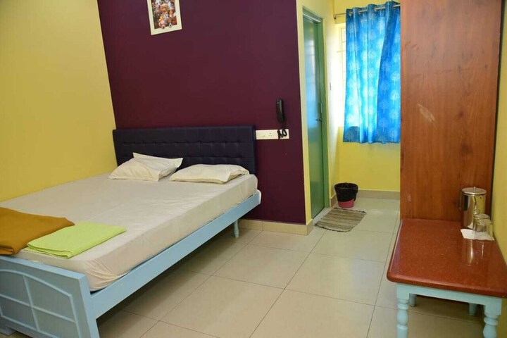 Room 6 of 18