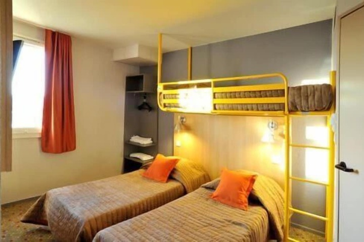 Room 5 of 18