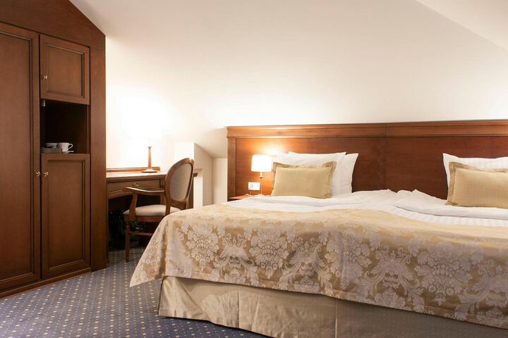 Room 16 of 41