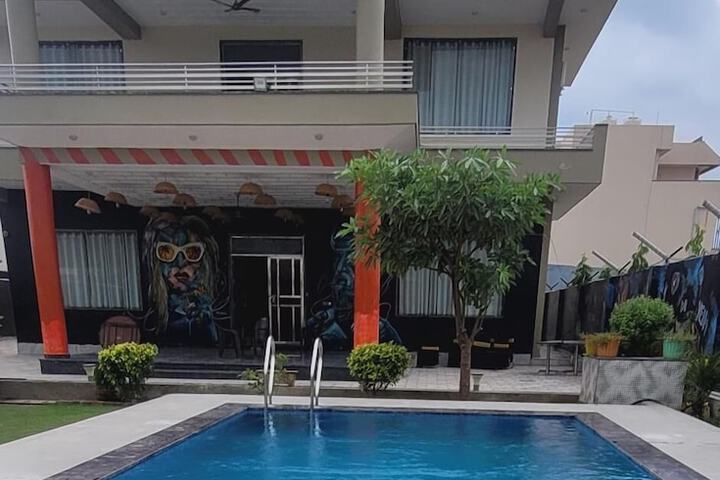 Pool 27 of 37