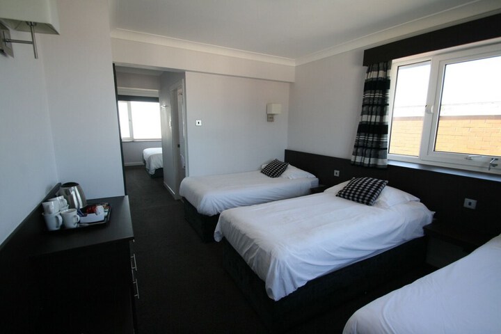 Room 28 of 83