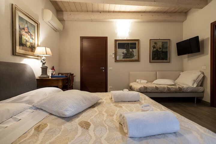 Room 30 of 53