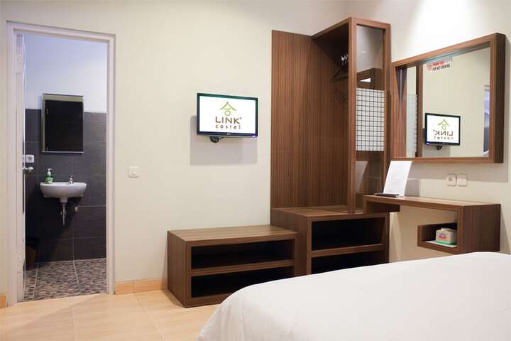 Room 16 of 22
