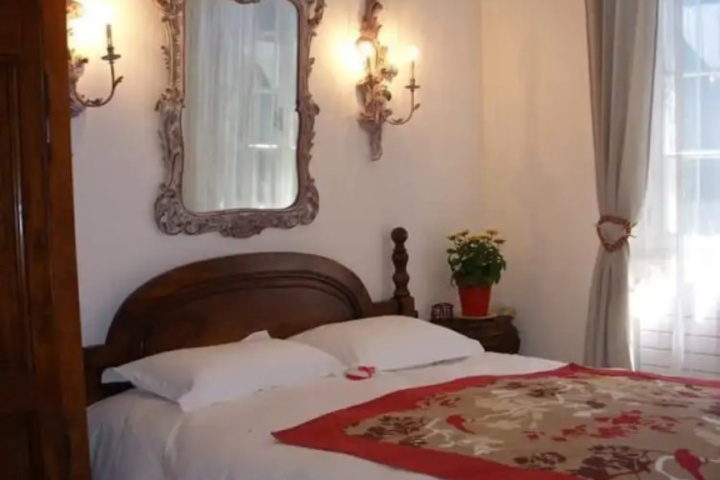 Room 5 of 15