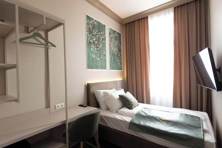 Room 8 of 92