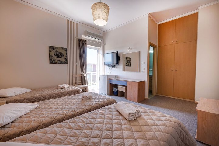 Room 12 of 38