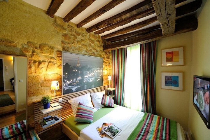 Room 44 of 648