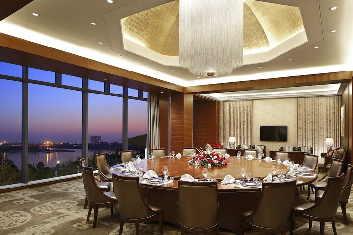 Dining 46 of 106