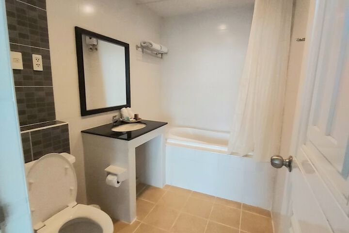Room 20 of 32