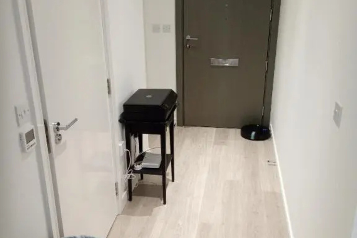 Room 7 of 12
