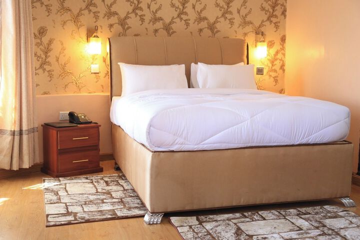 Room 6 of 7