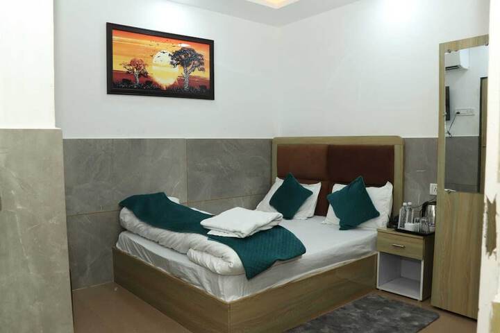 Room 2 of 11