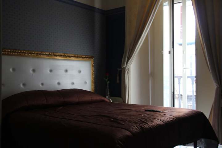 Room 10 of 28