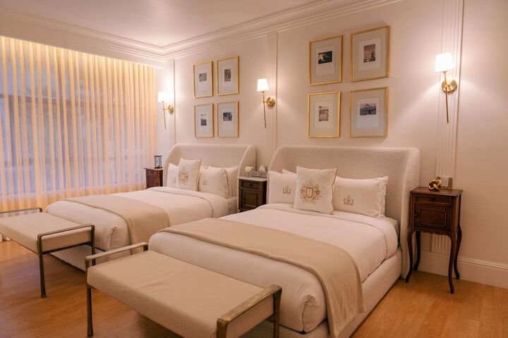 Room 10 of 28