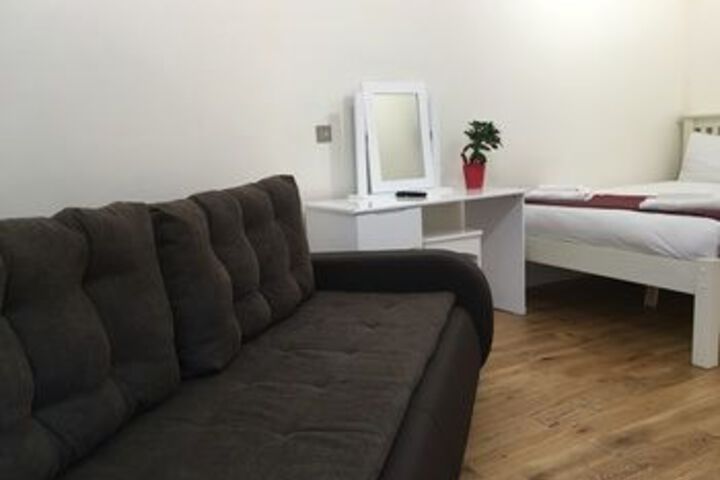 Room 8 of 16