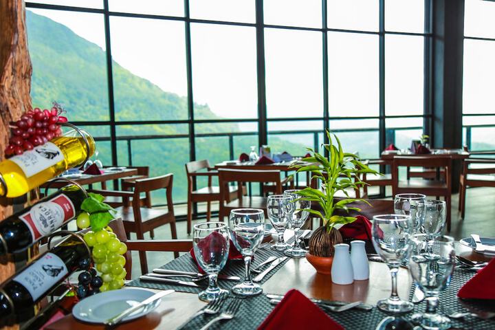 Dining 56 of 77