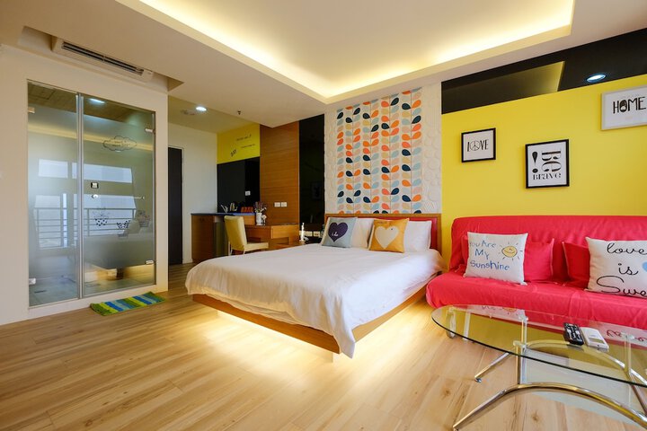Room 8 of 60