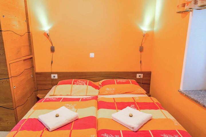 Room 9 of 74