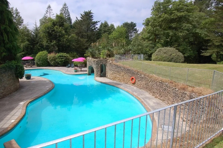 Pool 10 of 14