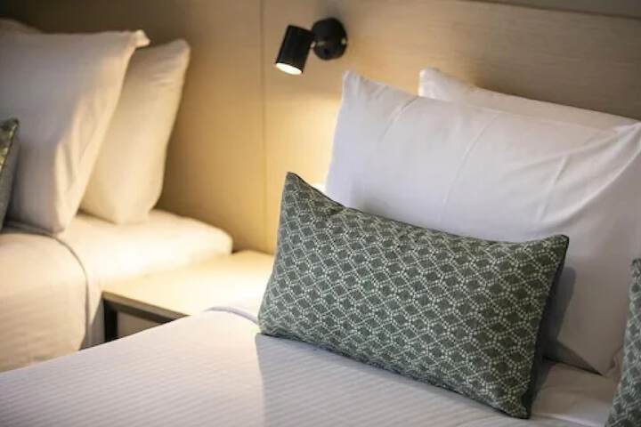 Room 6 of 74