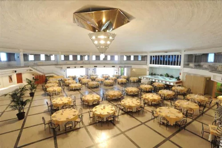 Banquet hall