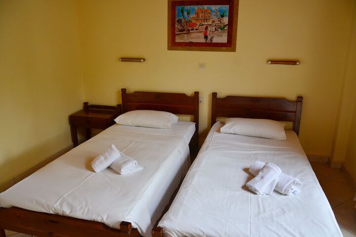 Room 4 of 61