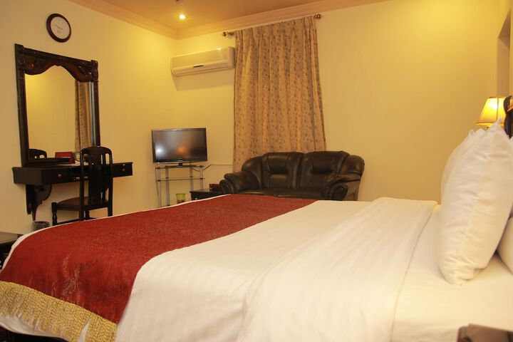 Room 8 of 35