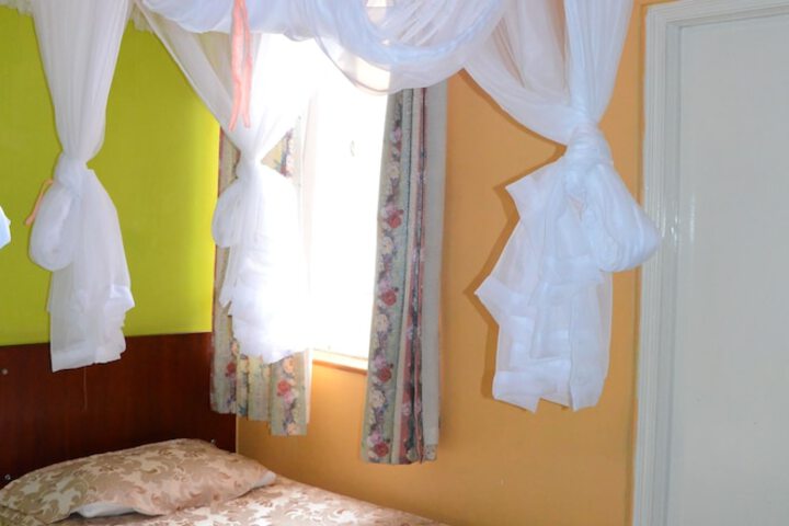 Room 6 of 50