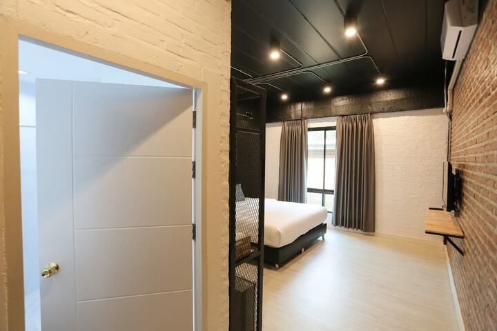 Room 46 of 105