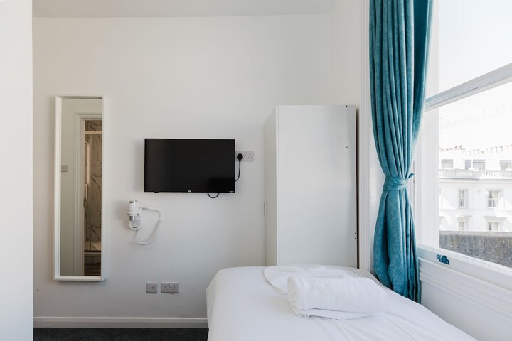 Room 55 of 122