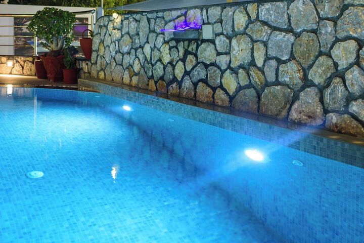 Pool 38 of 59