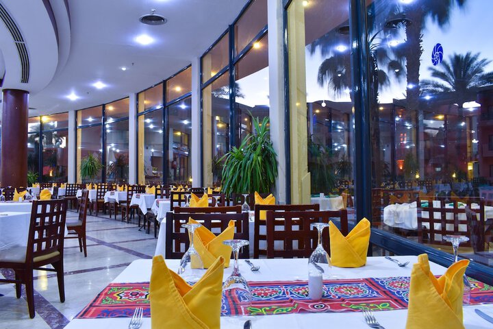 Dining 62 of 92