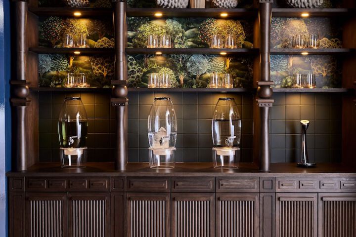 Hotel Interior 204 of 212