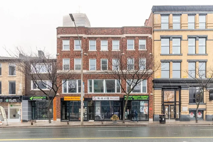 Cozy 2-storey 2BR Apt - Near Parks and King St