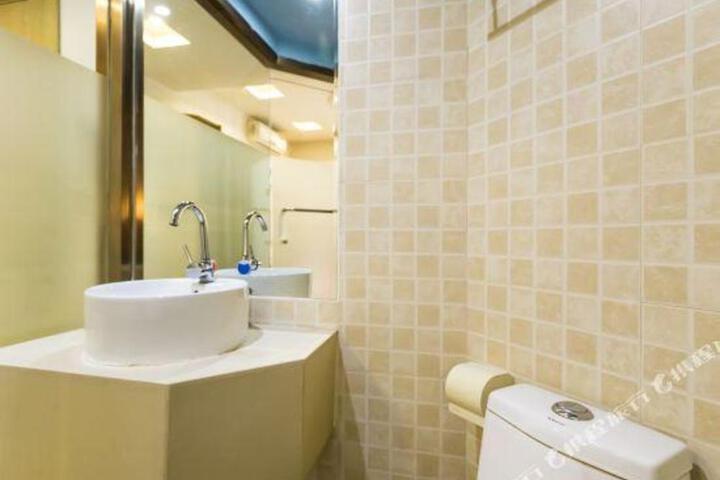 Haicheng dongding business hotel